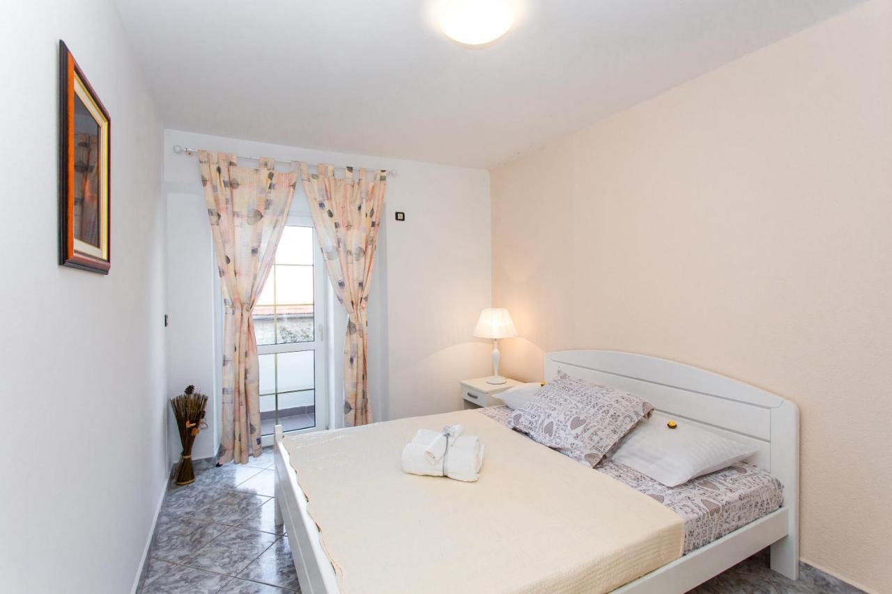 Apartments Desiree Сутиван Екстериор снимка