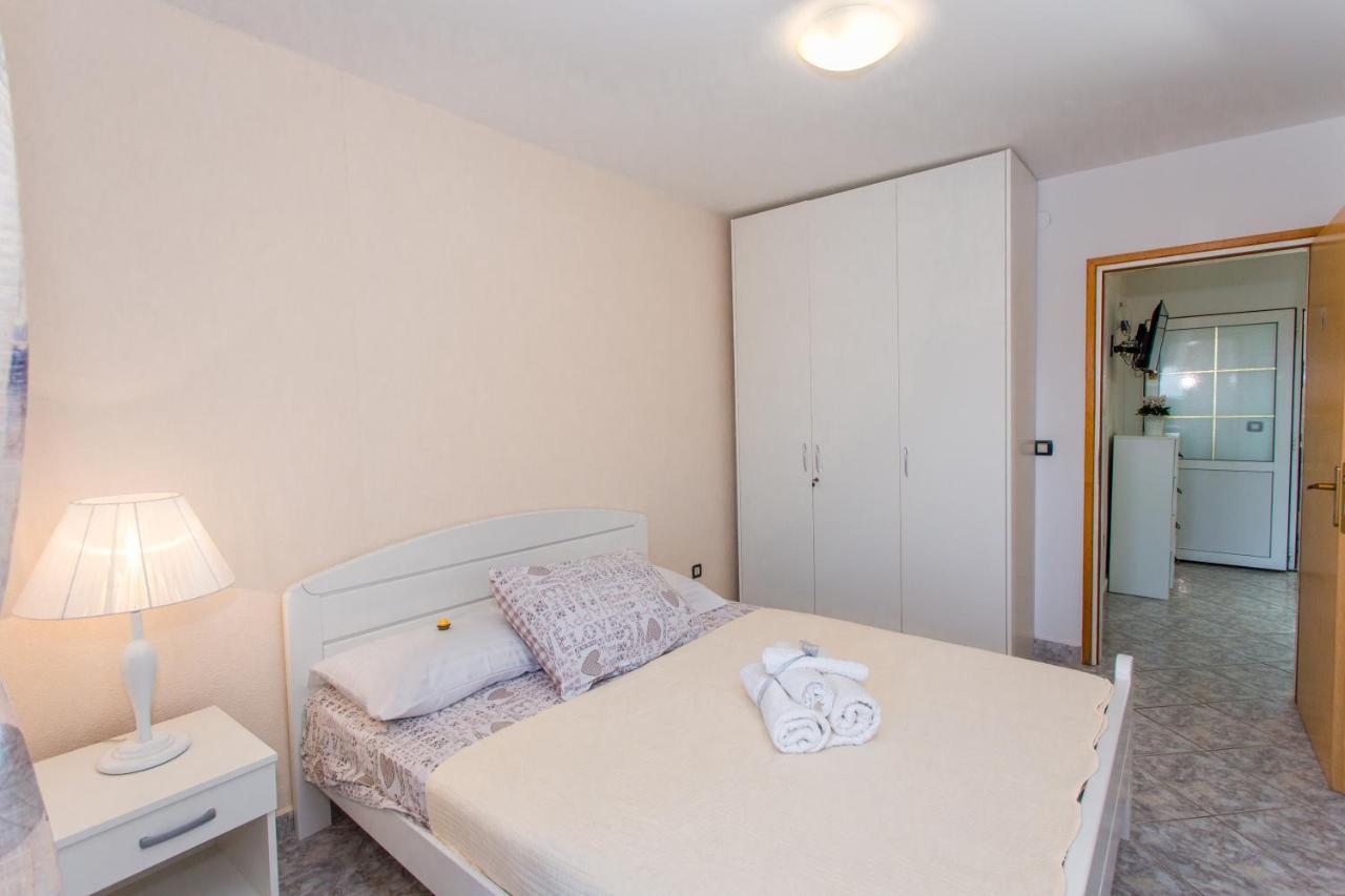 Apartments Desiree Сутиван Екстериор снимка