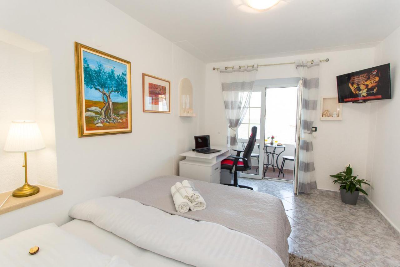 Apartments Desiree Сутиван Екстериор снимка