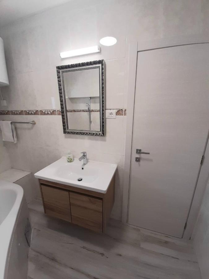 Apartments Desiree Сутиван Екстериор снимка
